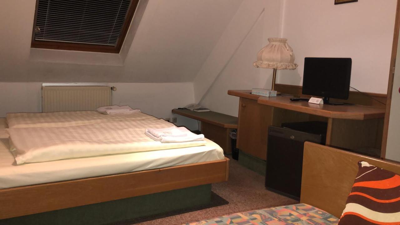 Kruegers Hotel Barsinghausen Buitenkant foto